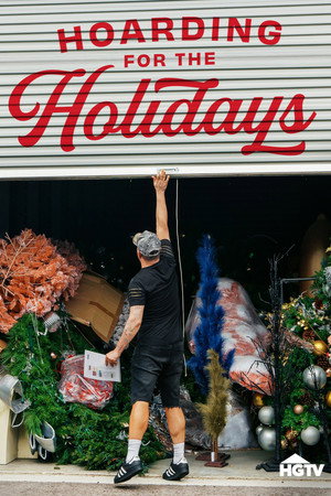 watch-Hoarding for the Holidays (2025)