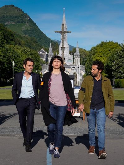 watch-Murder In...Lourdes (2021)